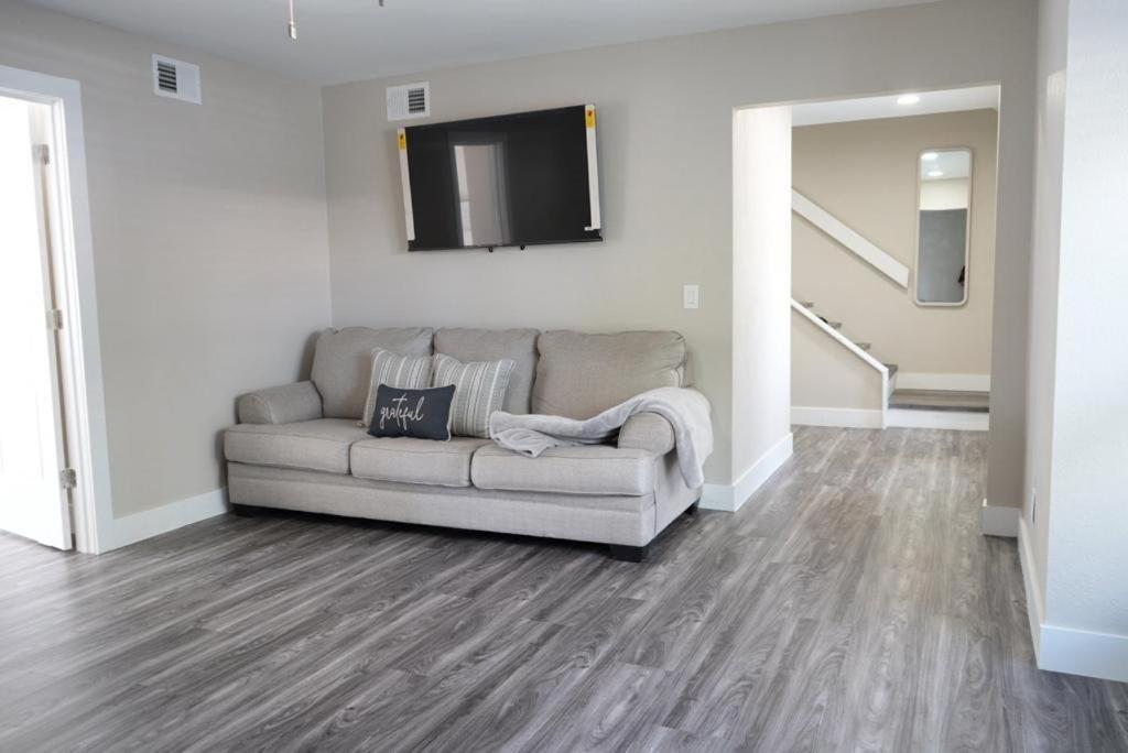 Villa Hosting New Tampa Exterior foto