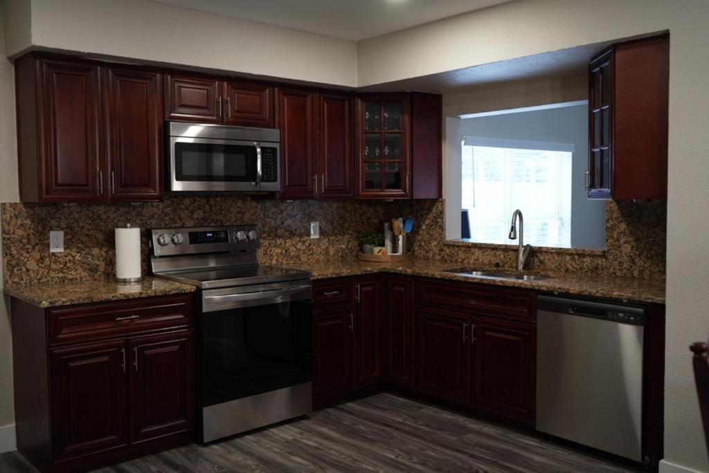 Villa Hosting New Tampa Exterior foto